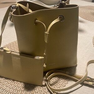 LE TANNEUR Louise Yellow Bucket Bag